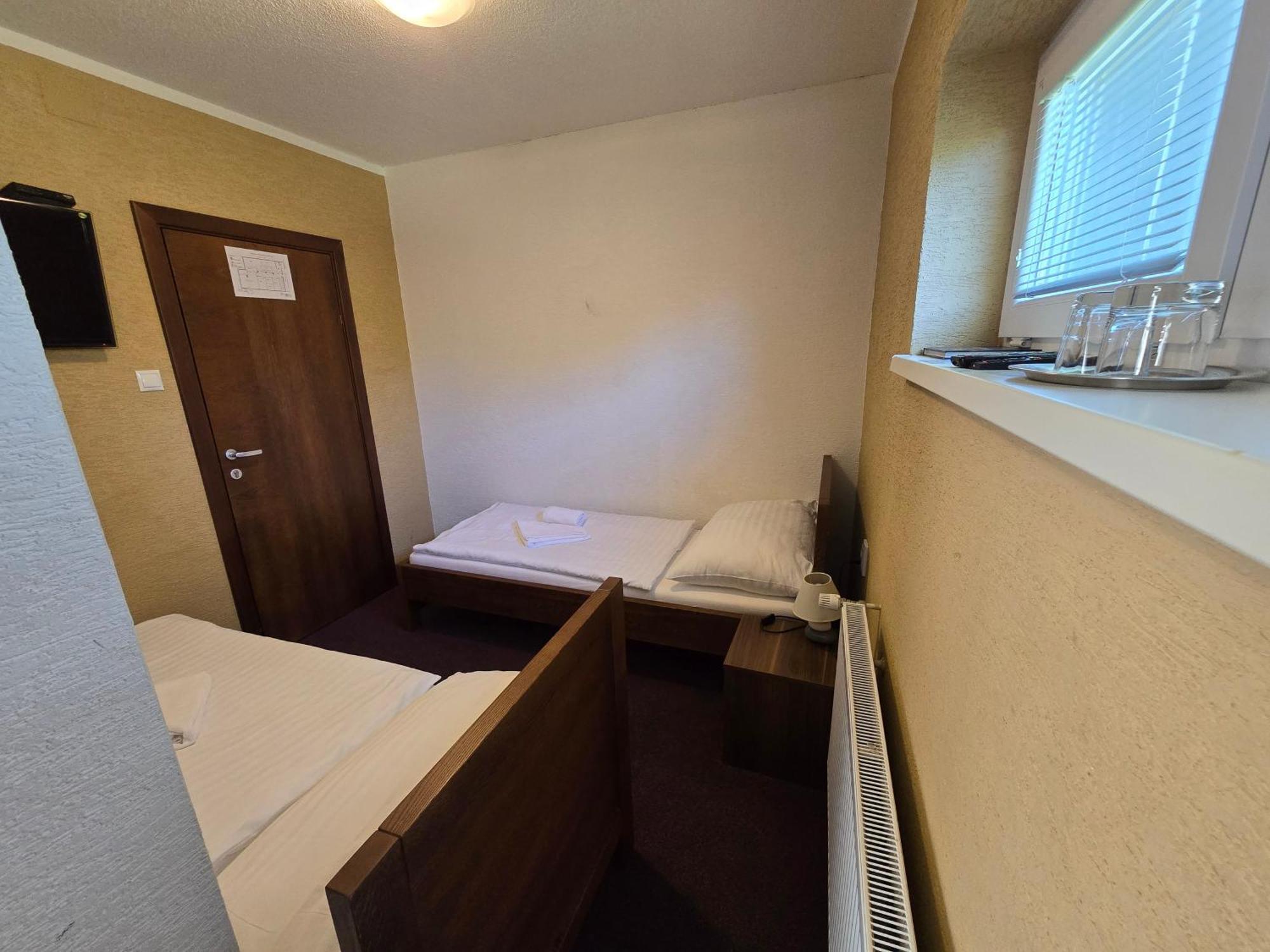 Penzion Arizona Zlaté Moravce Habitación foto